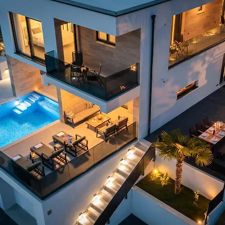 Villa Luxury Karla With Pool